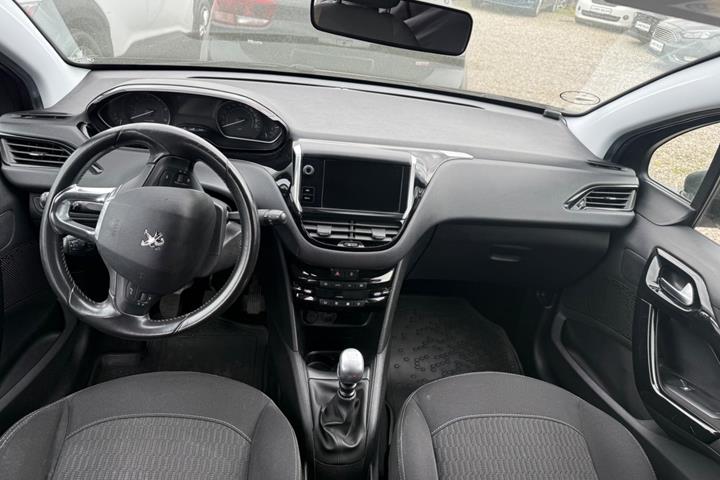 Grå Peugeot 208 fra 2019