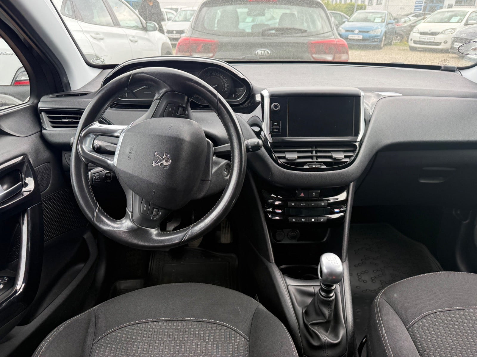 Grå Peugeot 208 fra 2019