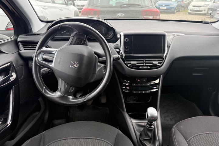Grå Peugeot 208 fra 2019