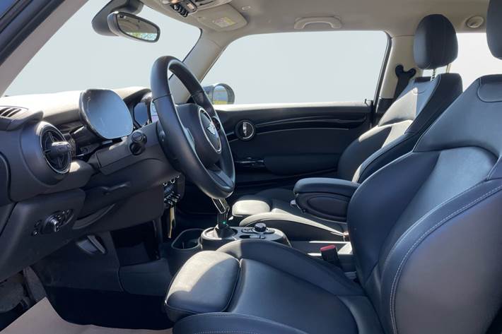 Sølv Mini Cooper SE fra 2023