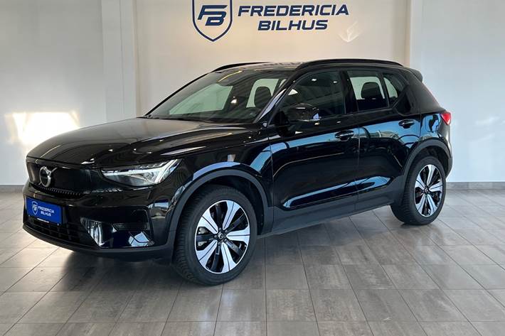 Sort Volvo XC40 fra 2022 set udefra