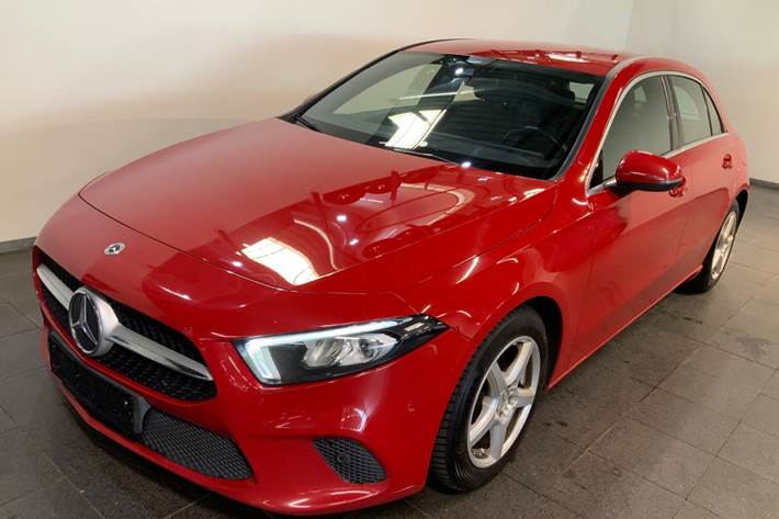 Rød Mercedes A180 d fra 2019