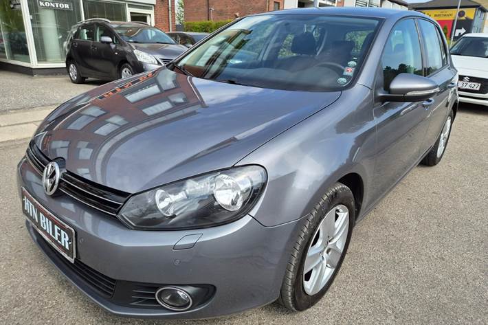 Grå VW Golf VI fra 2010