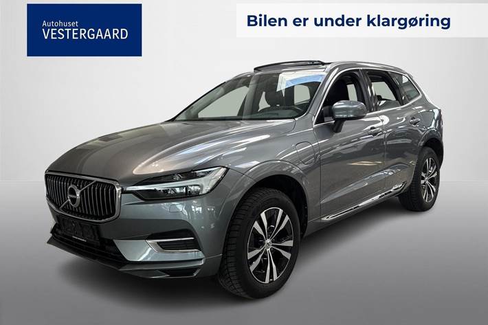 Grå Volvo XC60 fra 2021 set udefra