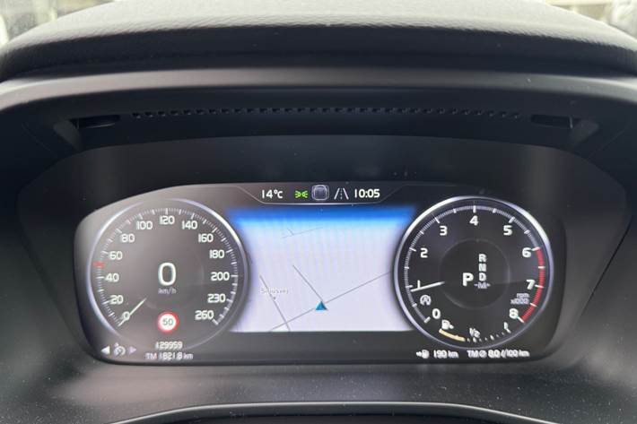 Grå Volvo XC40 fra 2020