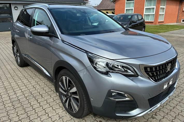 Grå Peugeot 3008 fra 2017