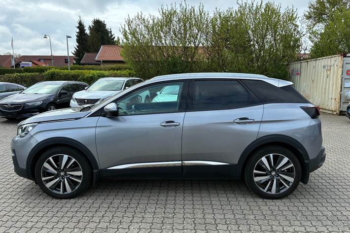 Grå Peugeot 3008 fra 2017