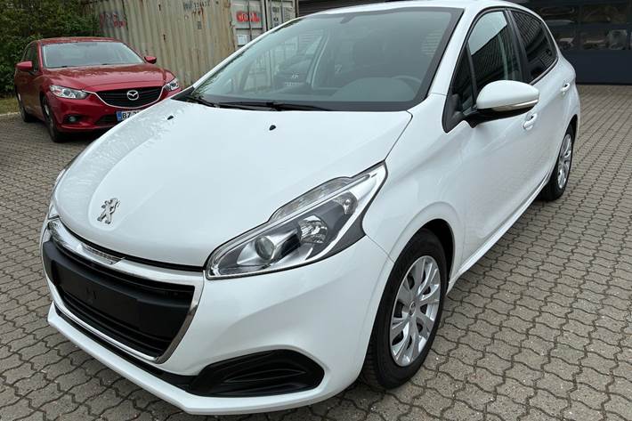 Hvid Peugeot 208 fra 2018 set udefra