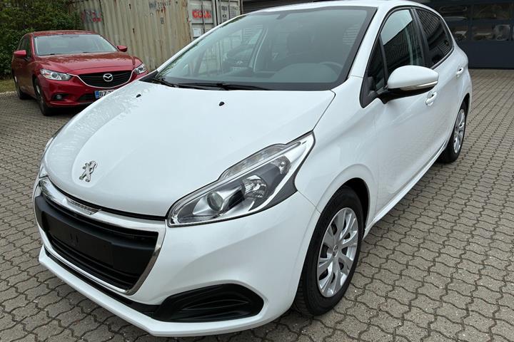 Hvid Peugeot 208 fra 2018 set udefra