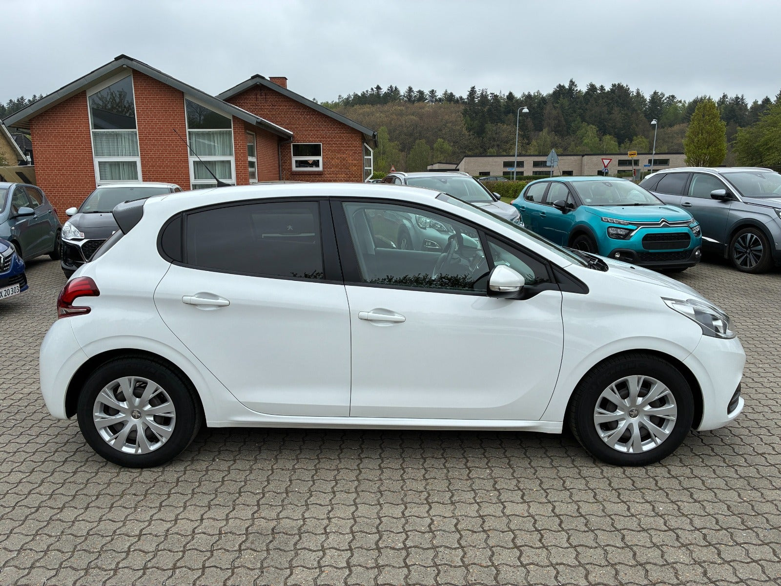 Hvid Peugeot 208 fra 2018