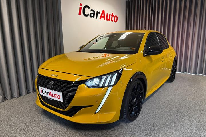 Gul Peugeot 208 fra 2023 set udefra