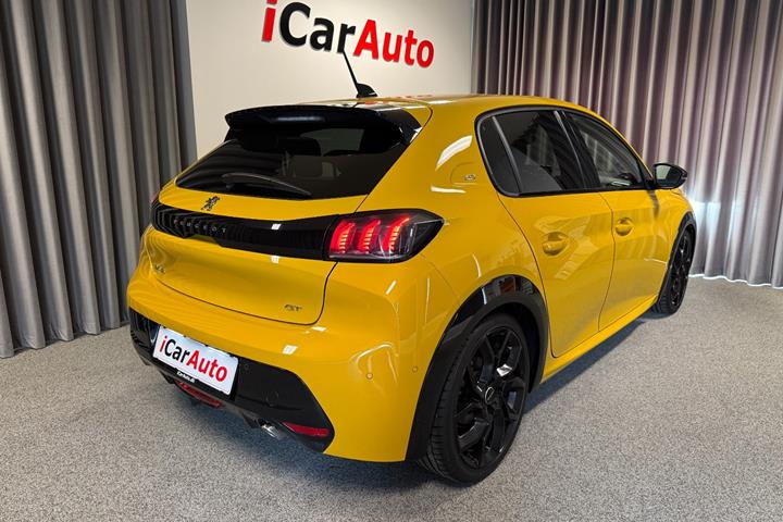 Gul Peugeot 208 fra 2023