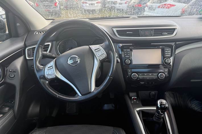 Grå Nissan Qashqai fra 2017