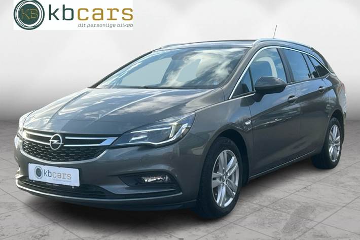 Orange Opel Astra fra 2019 set udefra