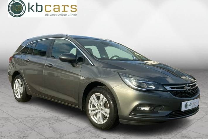 Orange Opel Astra fra 2019