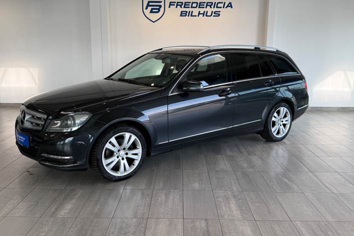 Sort Mercedes C200 fra 2012 set udefra