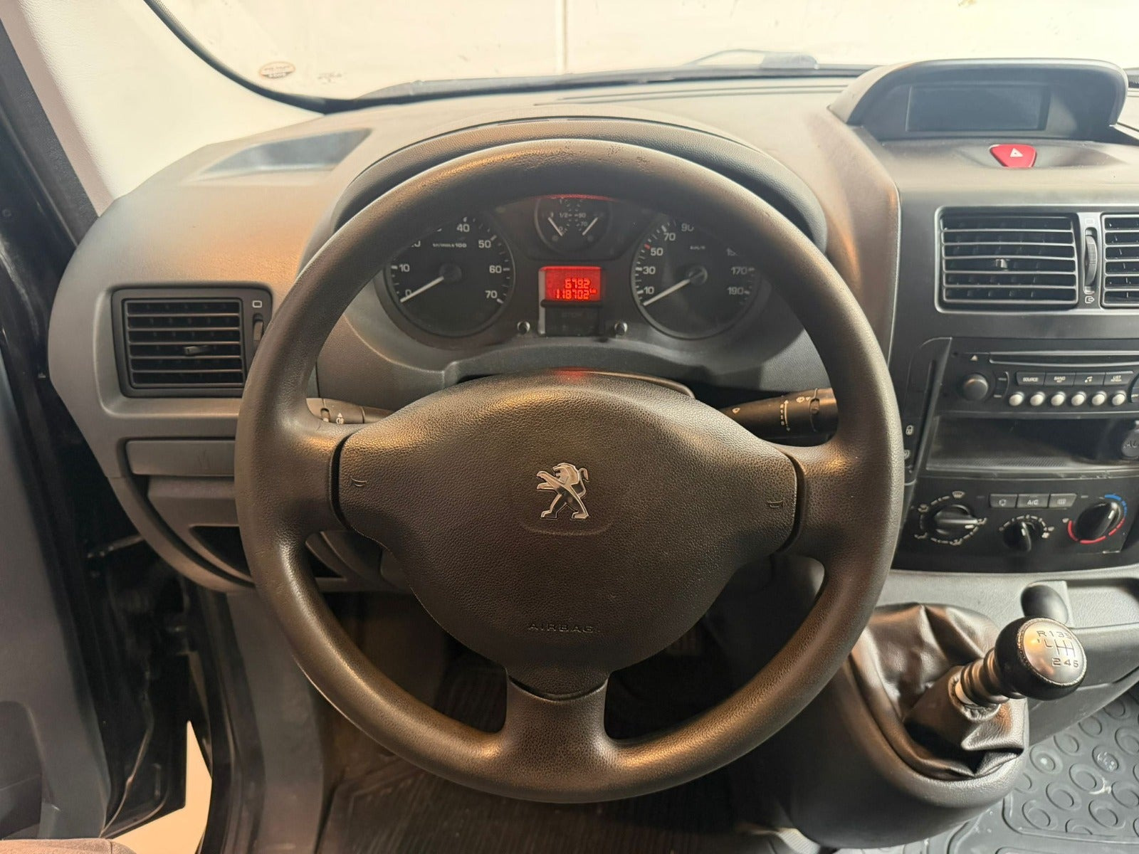Sort Peugeot Expert fra 2016