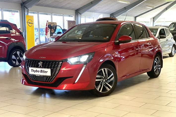 Rød Peugeot 208 fra 2022