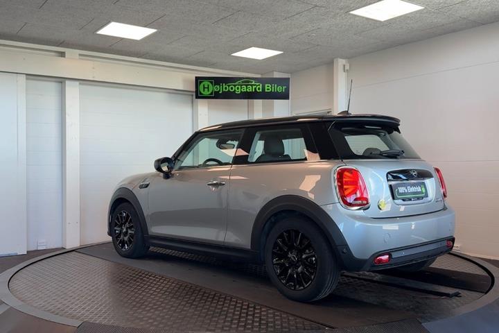 Sølv Mini Cooper SE fra 2023