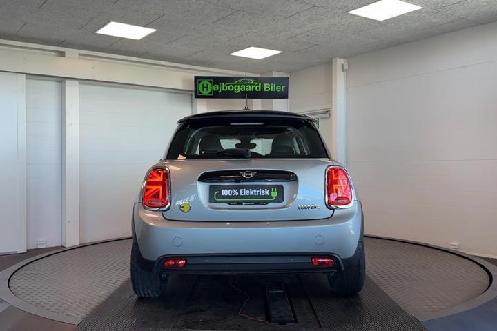 Sølv Mini Cooper SE fra 2023