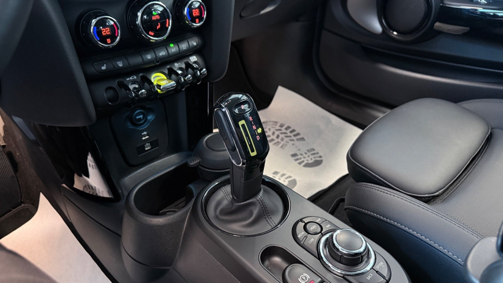 Sølv Mini Cooper SE fra 2023