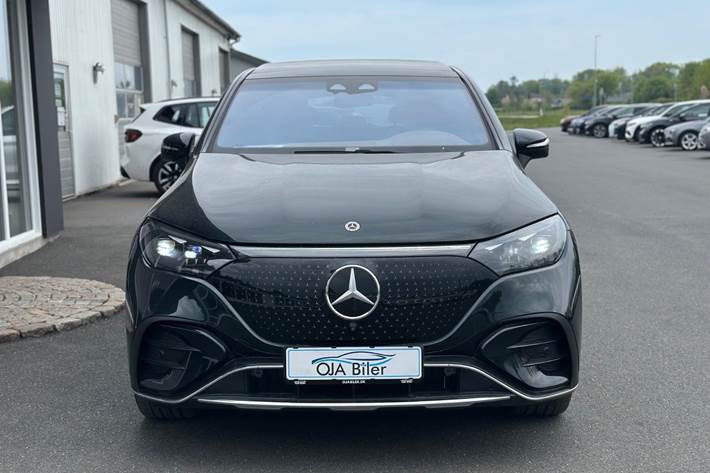 Grøn Mercedes EQE350 SUV fra 2025