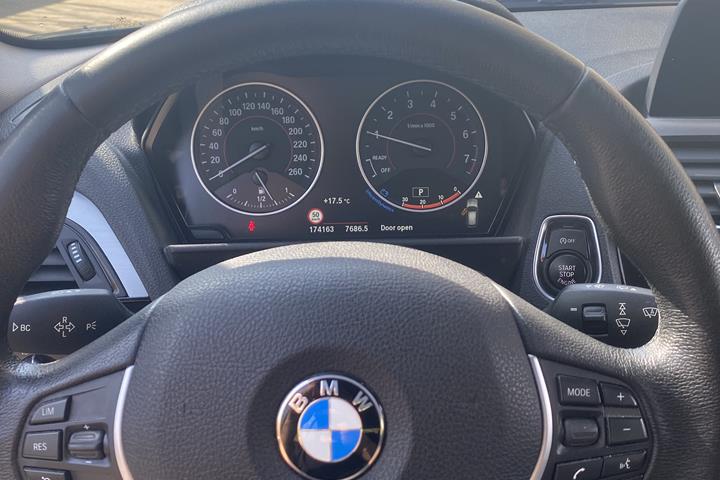 Sort BMW 118i fra 2017