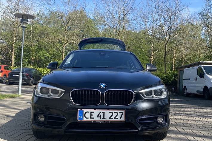 Sort BMW 118i fra 2017