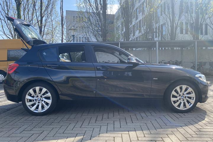 Sort BMW 118i fra 2017