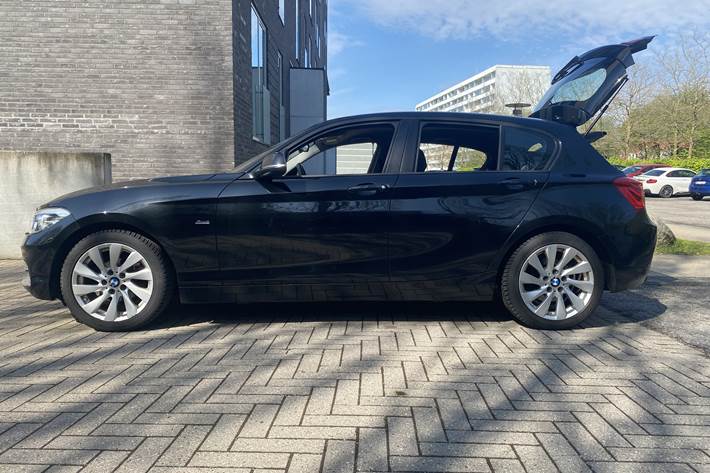 Sort BMW 118i fra 2017