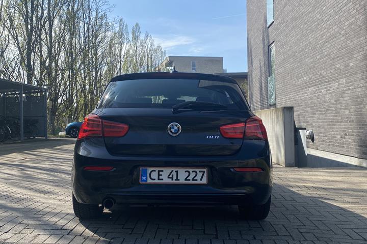 Sort BMW 118i fra 2017