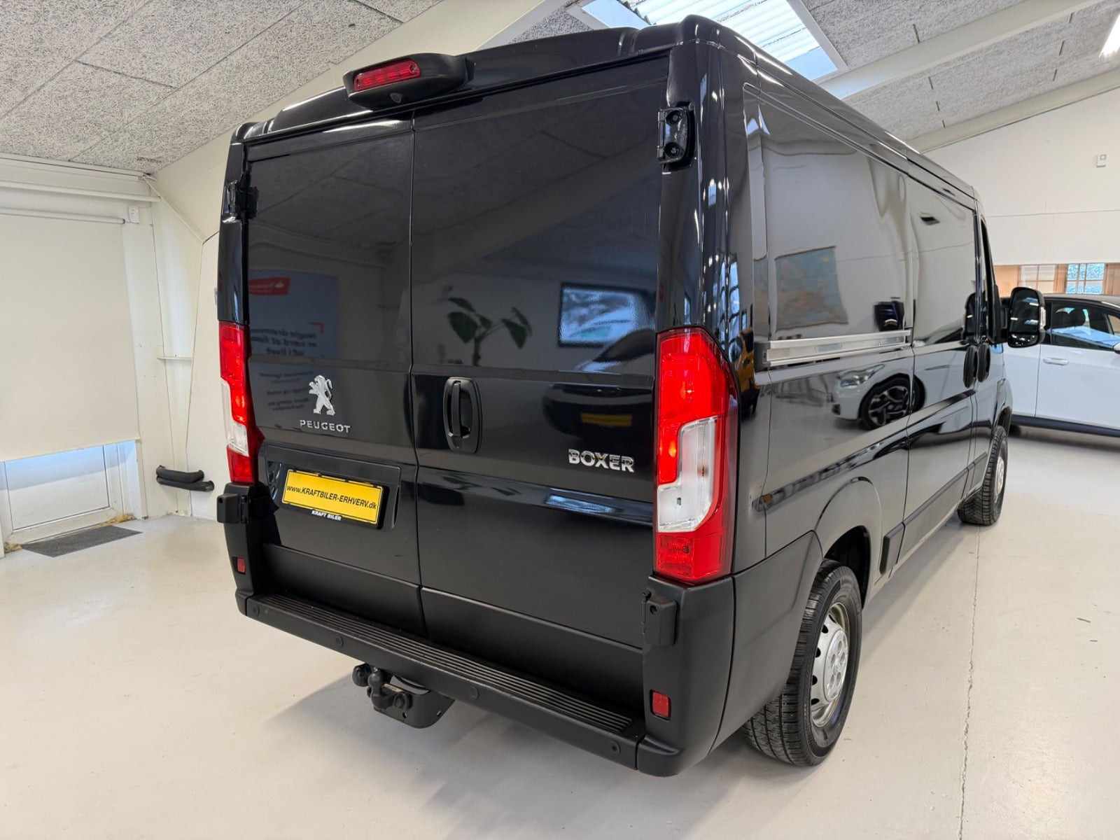 Sort Peugeot Boxer 333 fra 2023