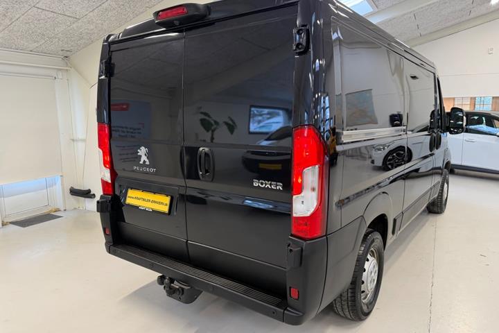 Sort Peugeot Boxer 333 fra 2023