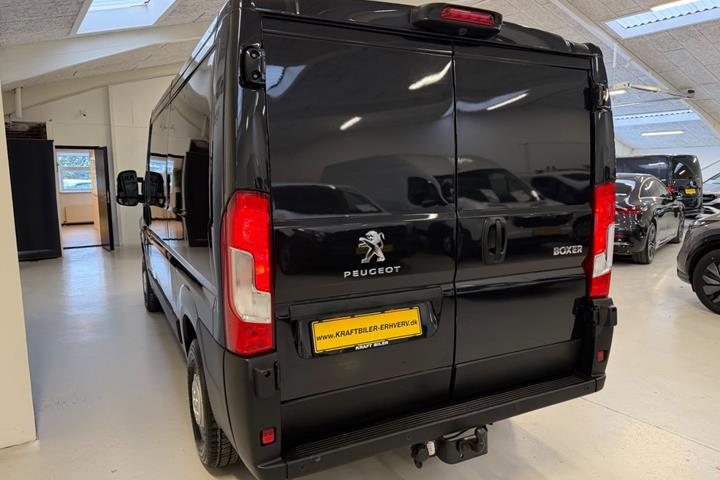 Sort Peugeot Boxer 333 fra 2023