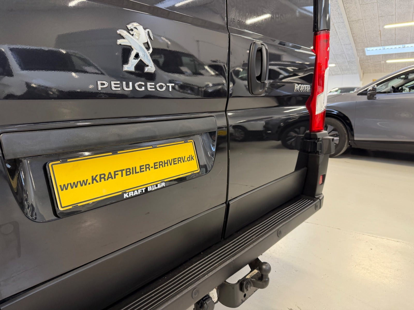 Sort Peugeot Boxer 333 fra 2023