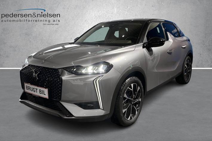 Grå DS DS3 Crossback fra 2025 set udefra