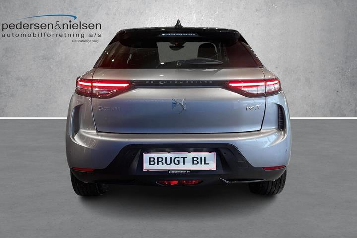 Grå DS DS3 Crossback fra 2025 set udefra