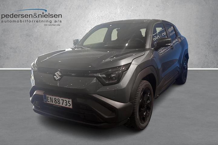 Grøn Suzuki eVitara fra 2025 set udefra