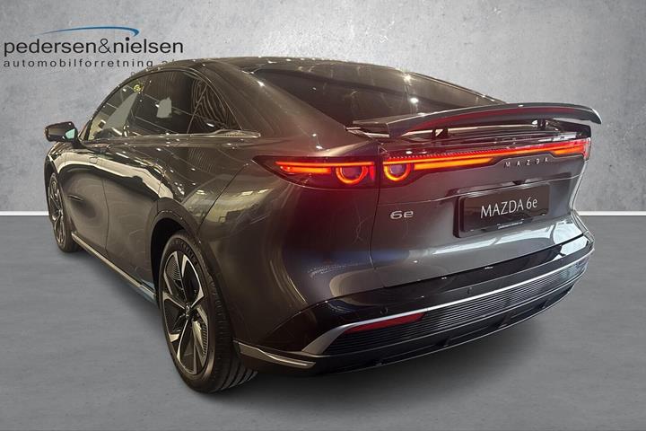 Grå Mazda 6e fra 2026