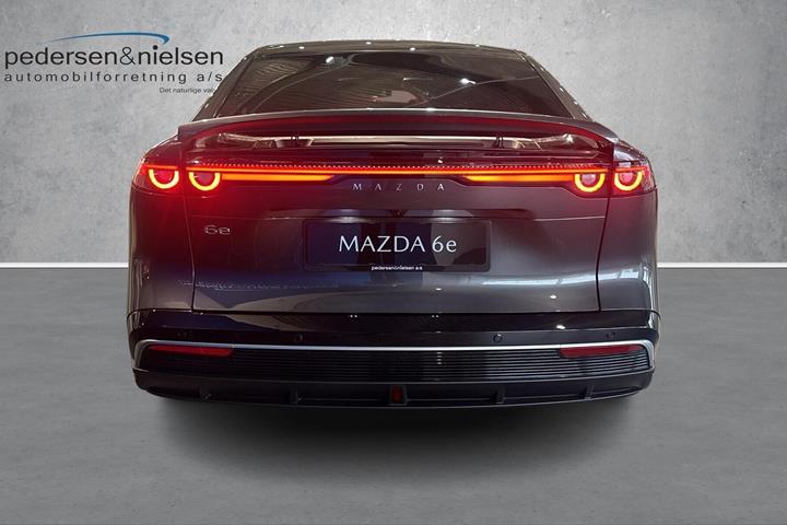 Grå Mazda 6e fra 2026