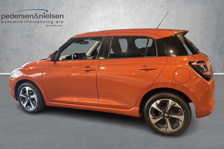 Orange Suzuki Swift fra 2024