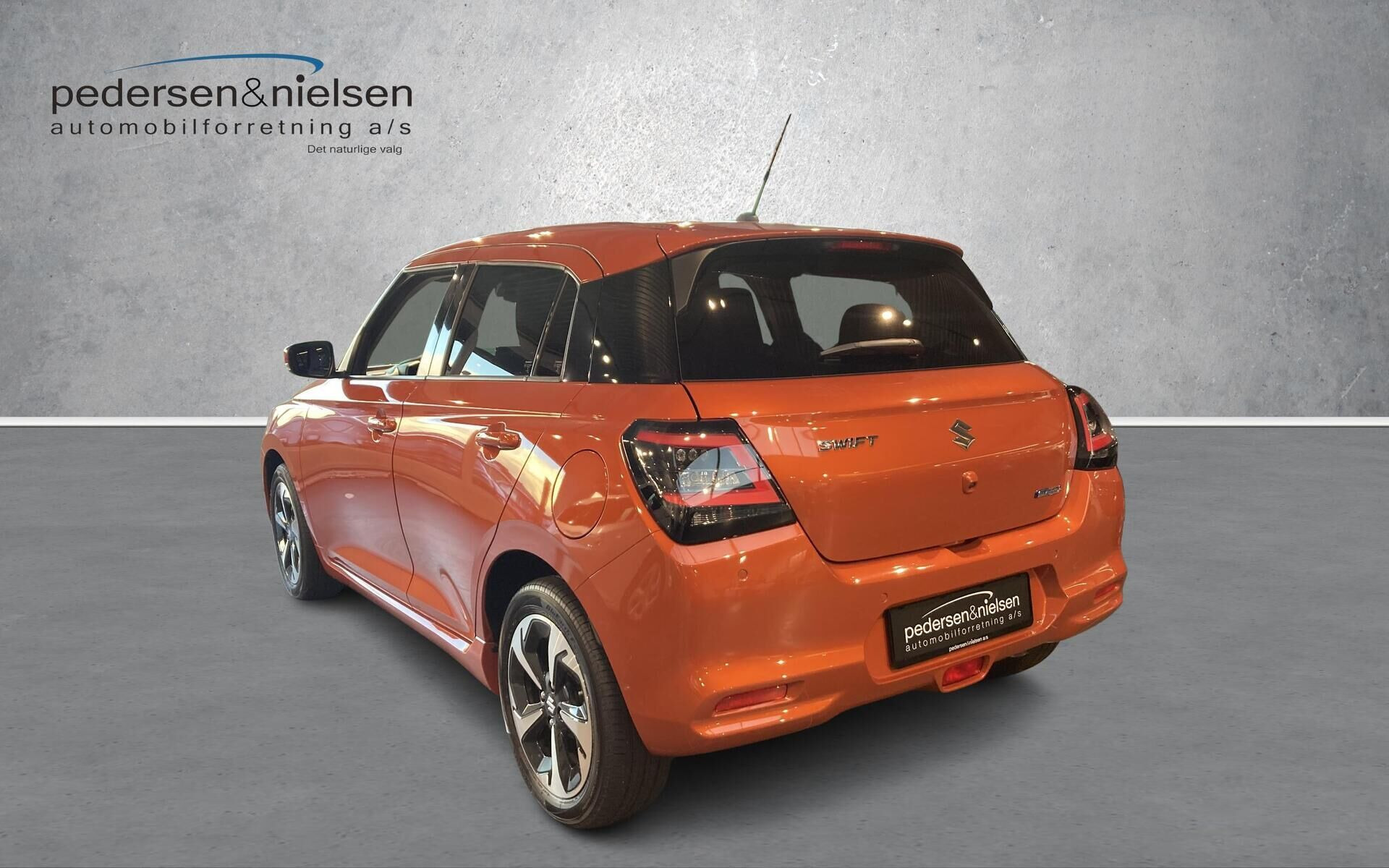 Orange Suzuki Swift fra 2024
