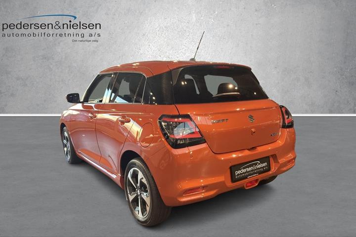 Orange Suzuki Swift fra 2024