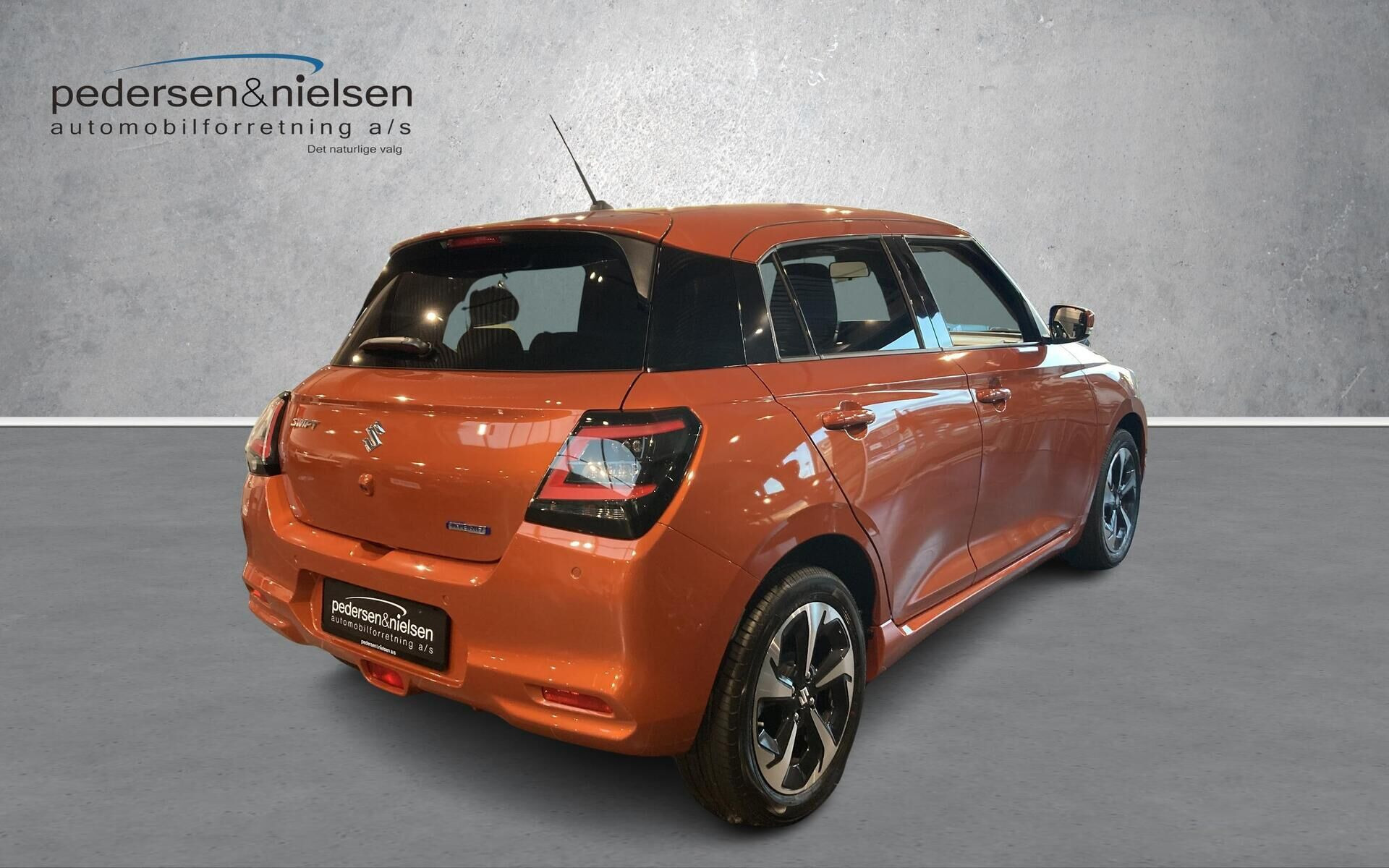 Orange Suzuki Swift fra 2024