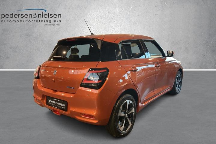 Orange Suzuki Swift fra 2024