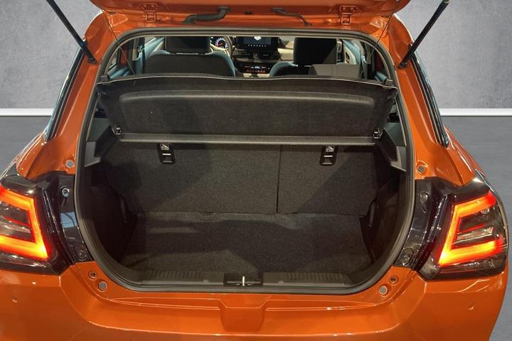 Orange Suzuki Swift fra 2024
