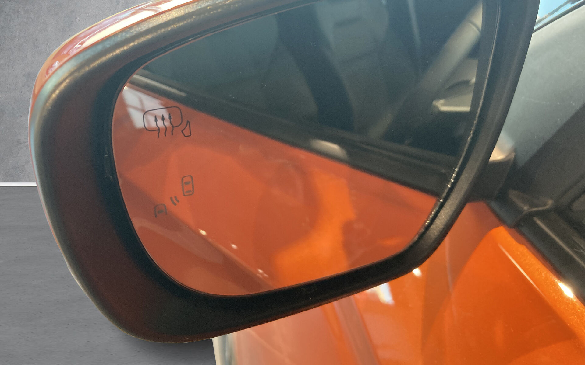 Orange Suzuki Swift fra 2024