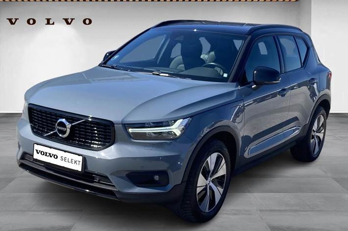 Grå Volvo XC40 fra 2020 set udefra