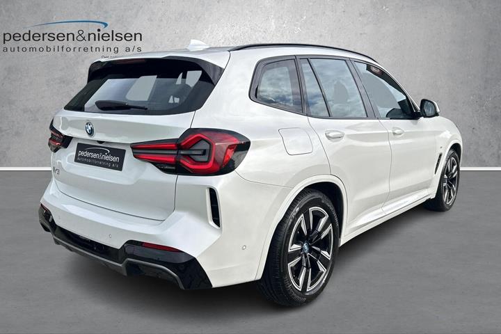 Hvid BMW iX3 fra 2022
