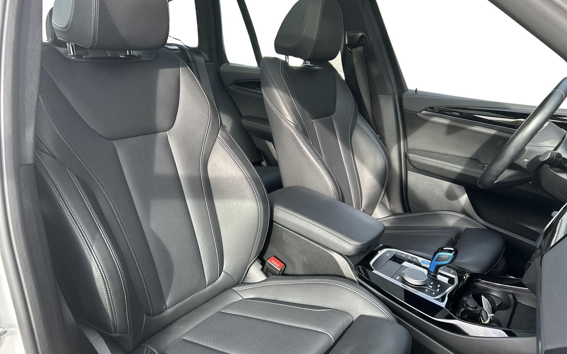 Hvid BMW iX3 fra 2022